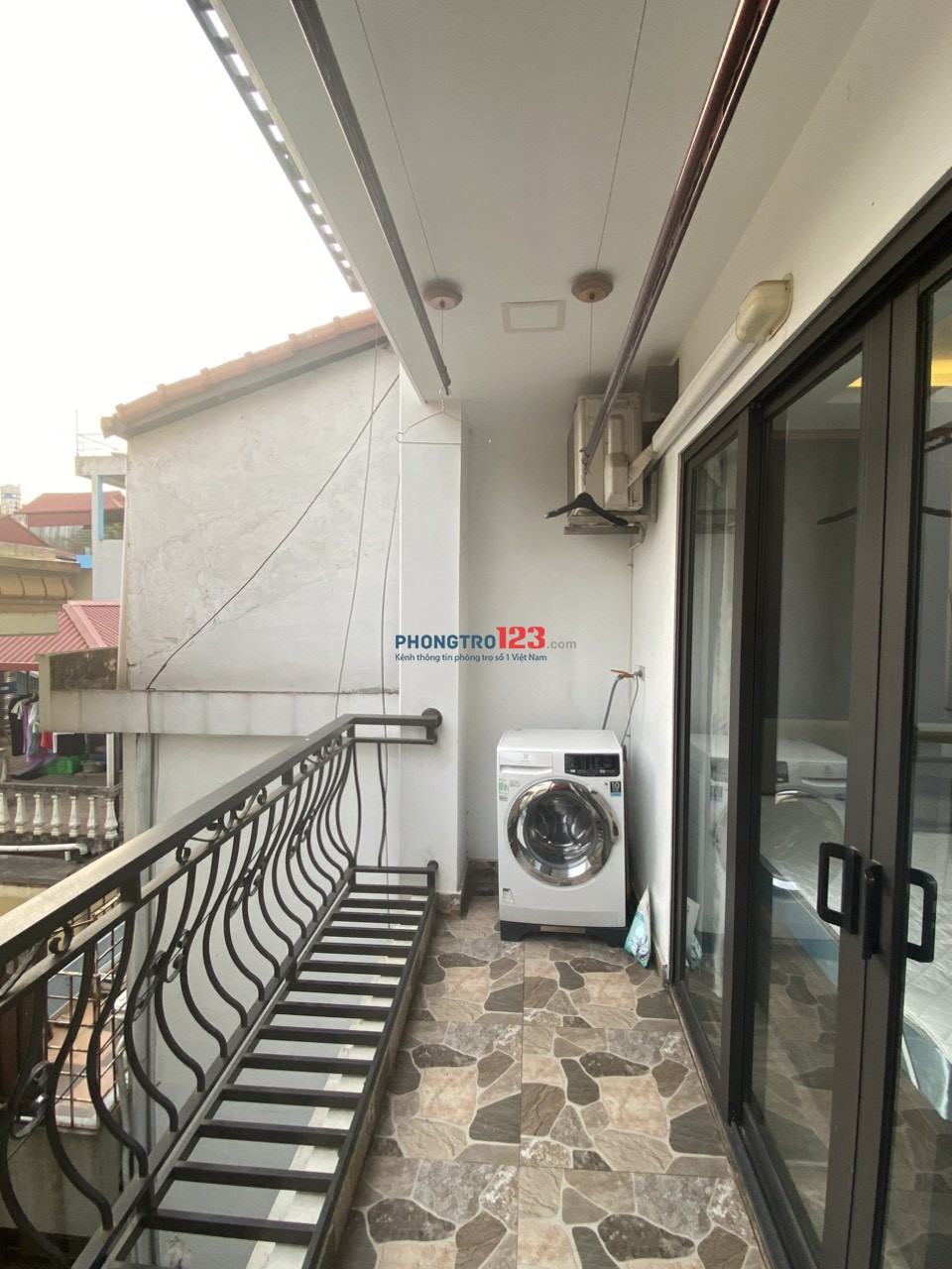 Cho thuê Căn chung cư mini Full đồ cực xịn. Ban công View mặt hồ tại 193 Trích Sài. Chỉ 6.5tr