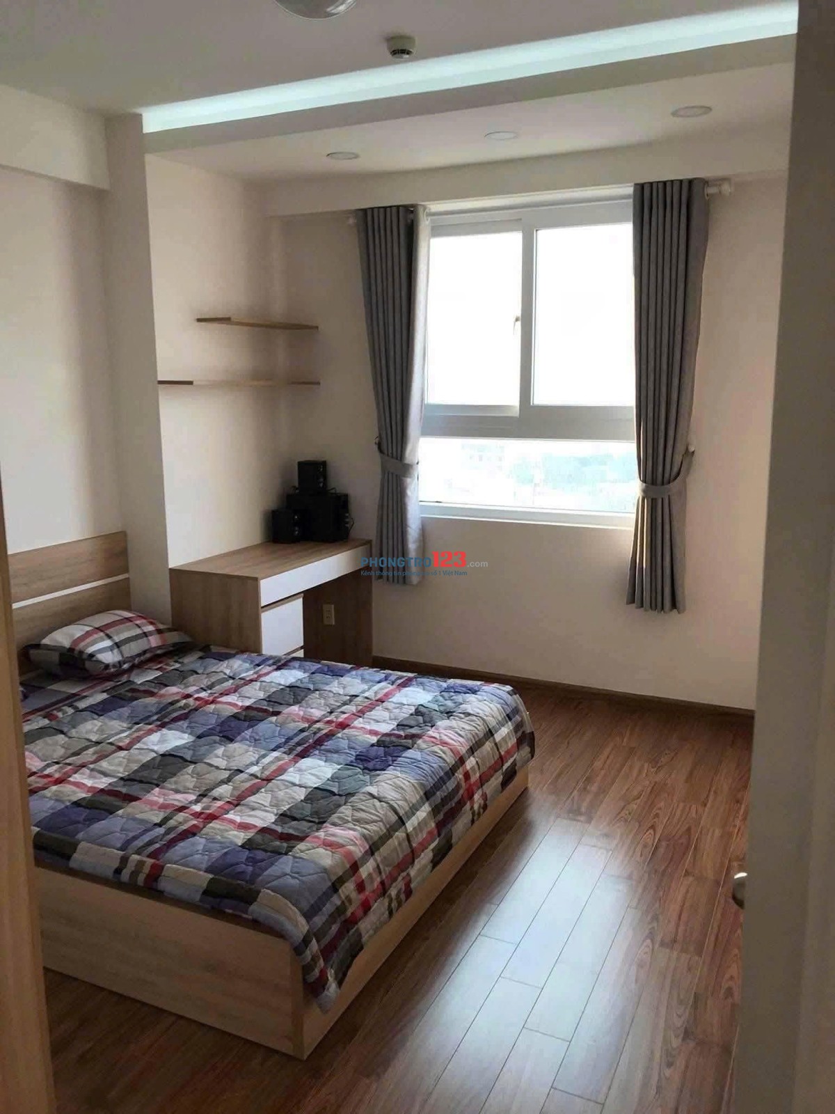 Chung cư Cao Cấp Resgreen Tower 3PN 93m2 giá thuê 15tr/th nhà đẹp.