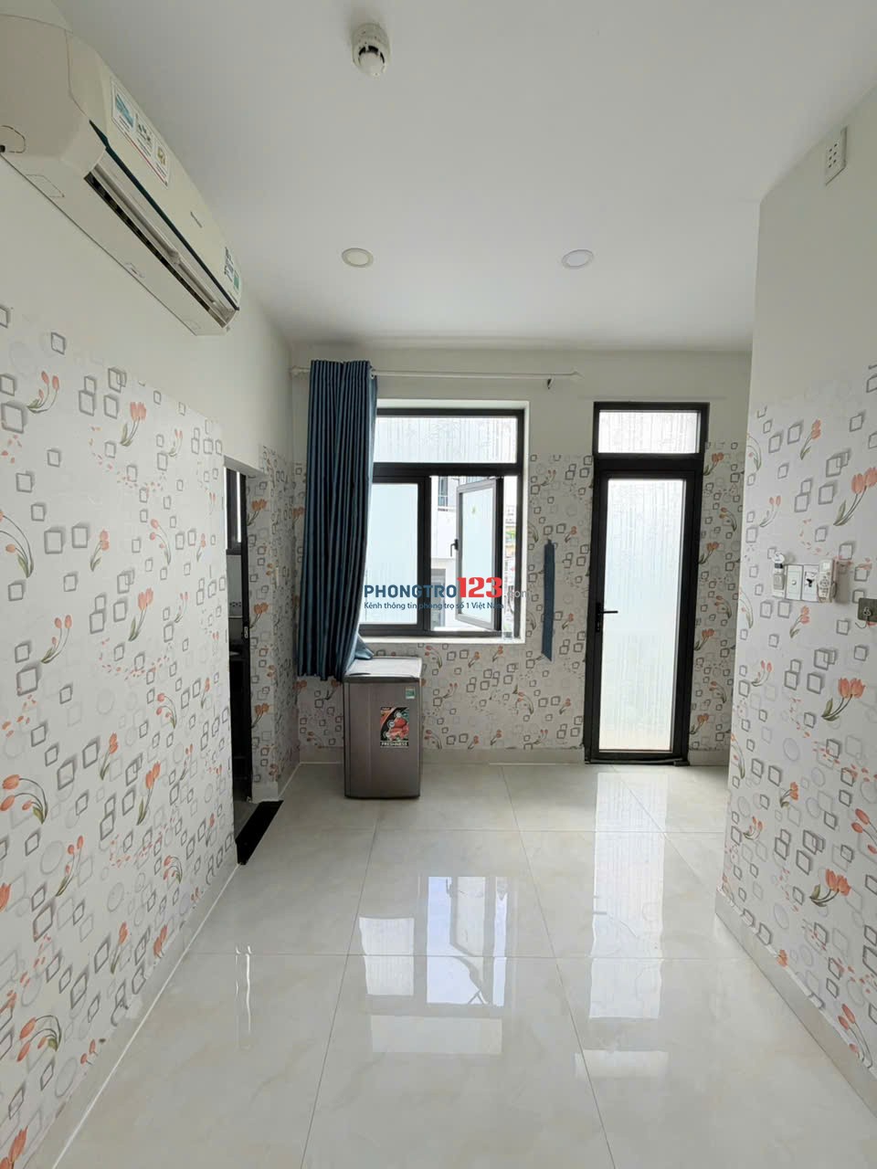 Phòng ban công, cửa sổ, máy lạnh đối diện Emart Phan Văn Trị (Gò Vấp)
