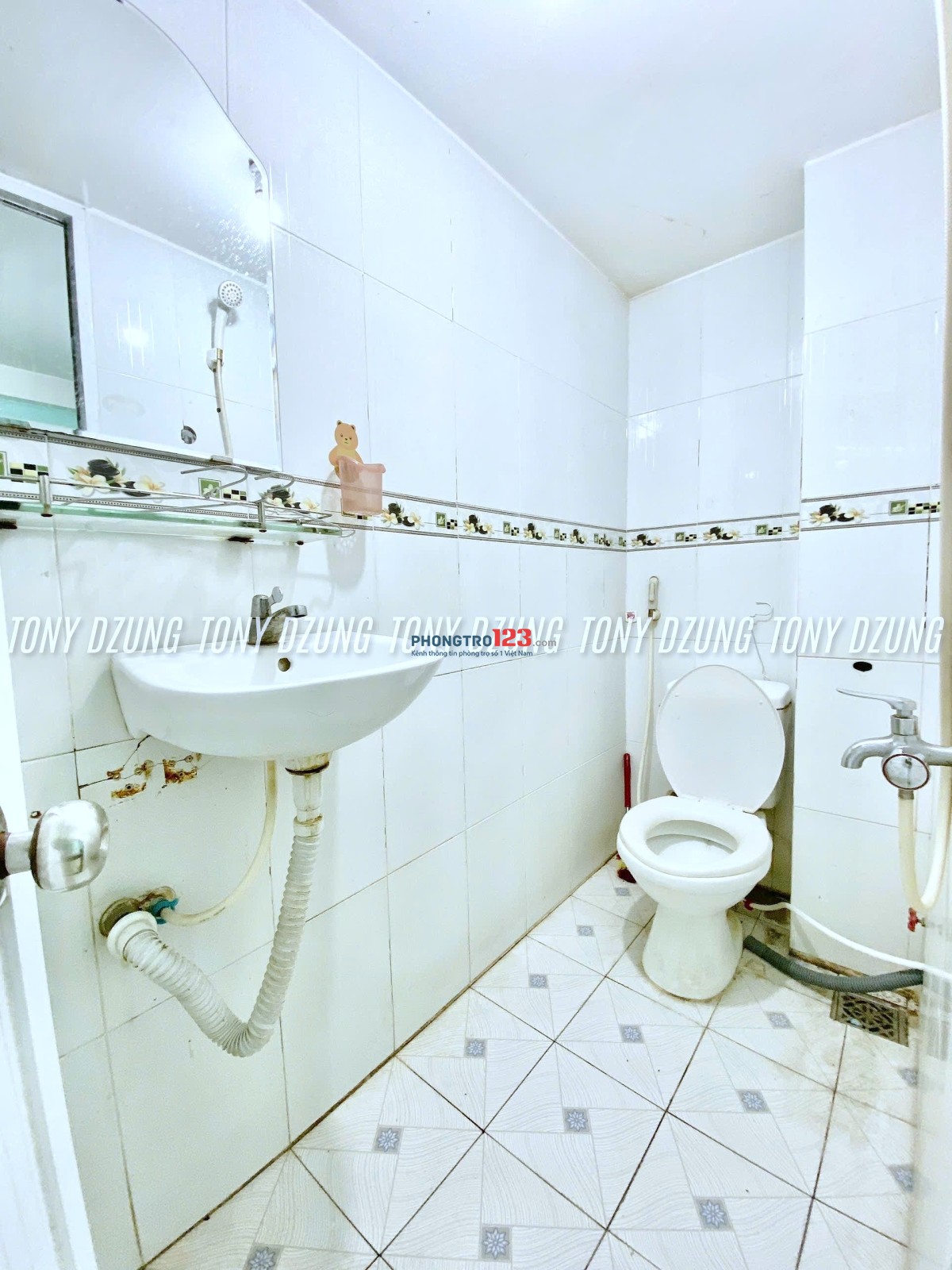 PHÒNG ĐẸP CÓ CỬA SỔ TRỜI - SẴN GIƯỜNG & BẾP - NGAY GẦN ĐH CÔNG NGHIỆP