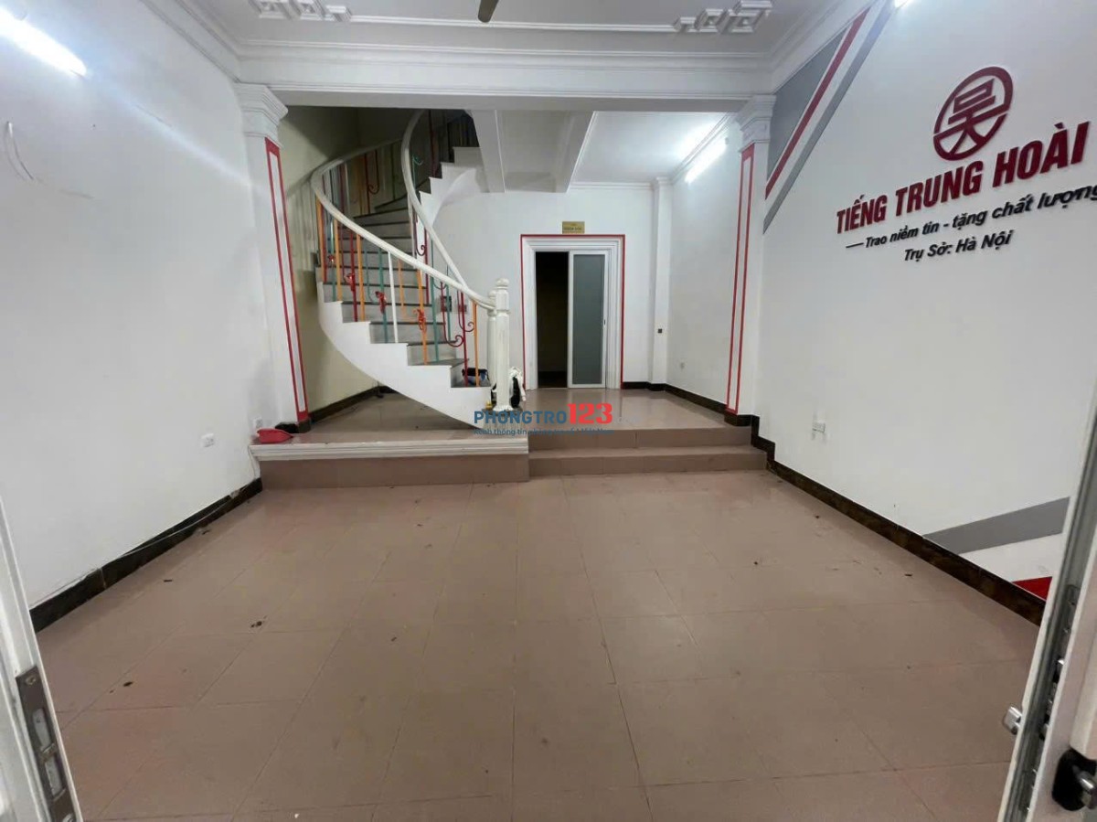 Nhà riêng ngõ phố minh khai, ngõ quỳnh diện tích 55m2x4t giá 15tr có thương lượng