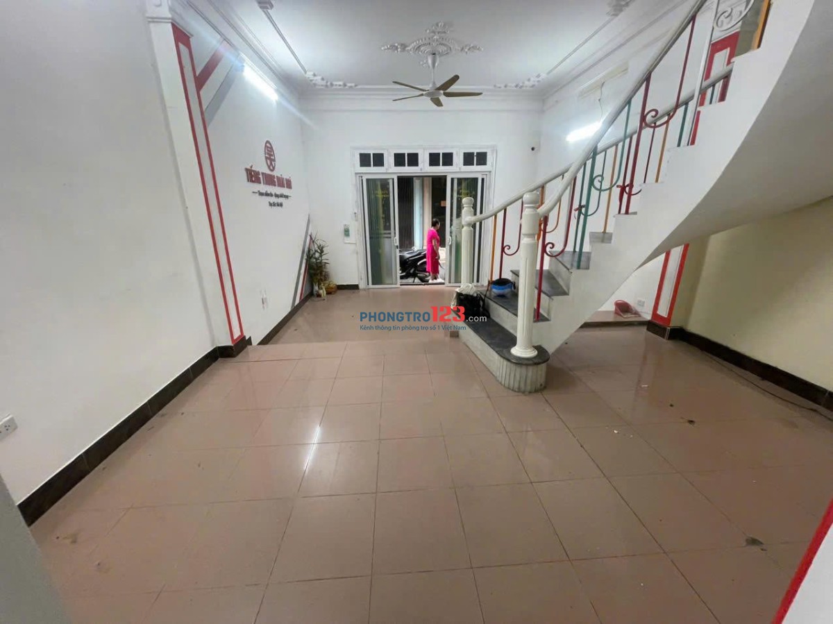Nhà riêng ngõ phố minh khai, ngõ quỳnh diện tích 55m2x4t giá 15tr có thương lượng