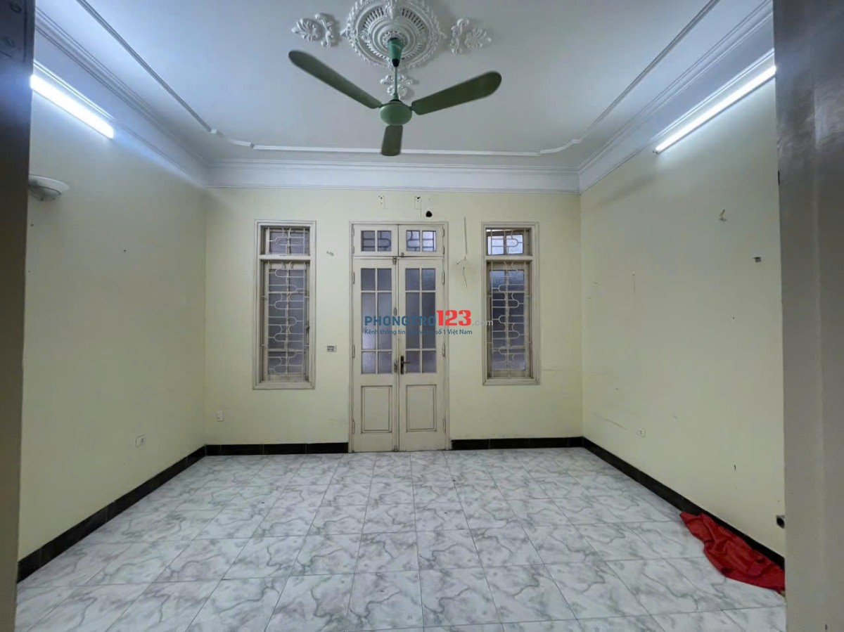 Nhà riêng ngõ phố minh khai, ngõ quỳnh diện tích 55m2x4t giá 15tr có thương lượng