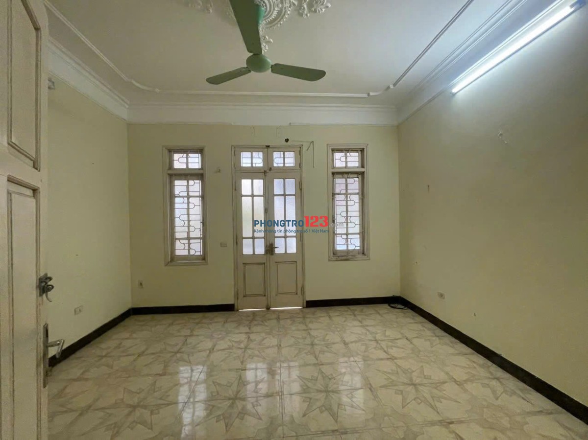 Nhà riêng ngõ phố minh khai, ngõ quỳnh diện tích 55m2x4t giá 15tr có thương lượng