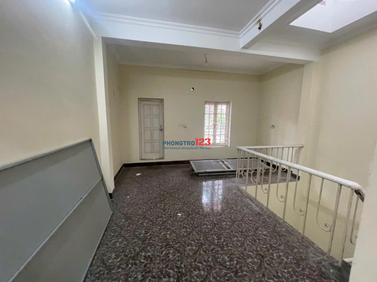 Nhà riêng ngõ phố minh khai, ngõ quỳnh diện tích 55m2x4t giá 15tr có thương lượng