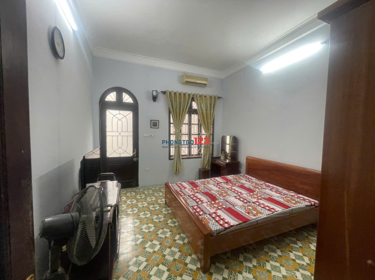 Ngõ 274, đường Trương Định, diện tích 55m2x3t va 20m2 sân trước sau, 13 triệu