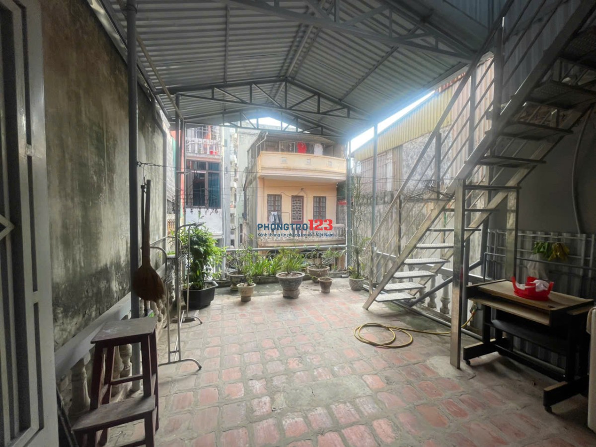 Ngõ 274, đường Trương Định, diện tích 55m2x3t va 20m2 sân trước sau, 13 triệu
