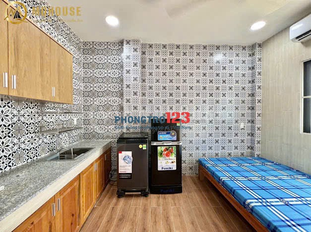 Căn hộ Ban Công mới toanh Thang máy Hầm xe ngay Bà Chiểu Bình Thạnh / Máy giặt riêng