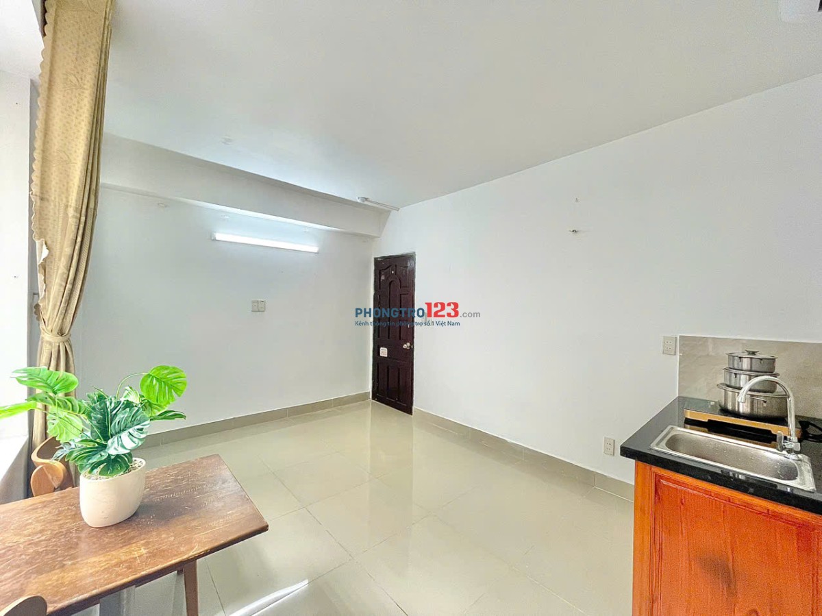 PHÒNG MỚI THOÁNG MÁT, TIỆN NGHI, ĐỐI DIỆN ETOWN CỘNG HOÀ TÂN BÌNH