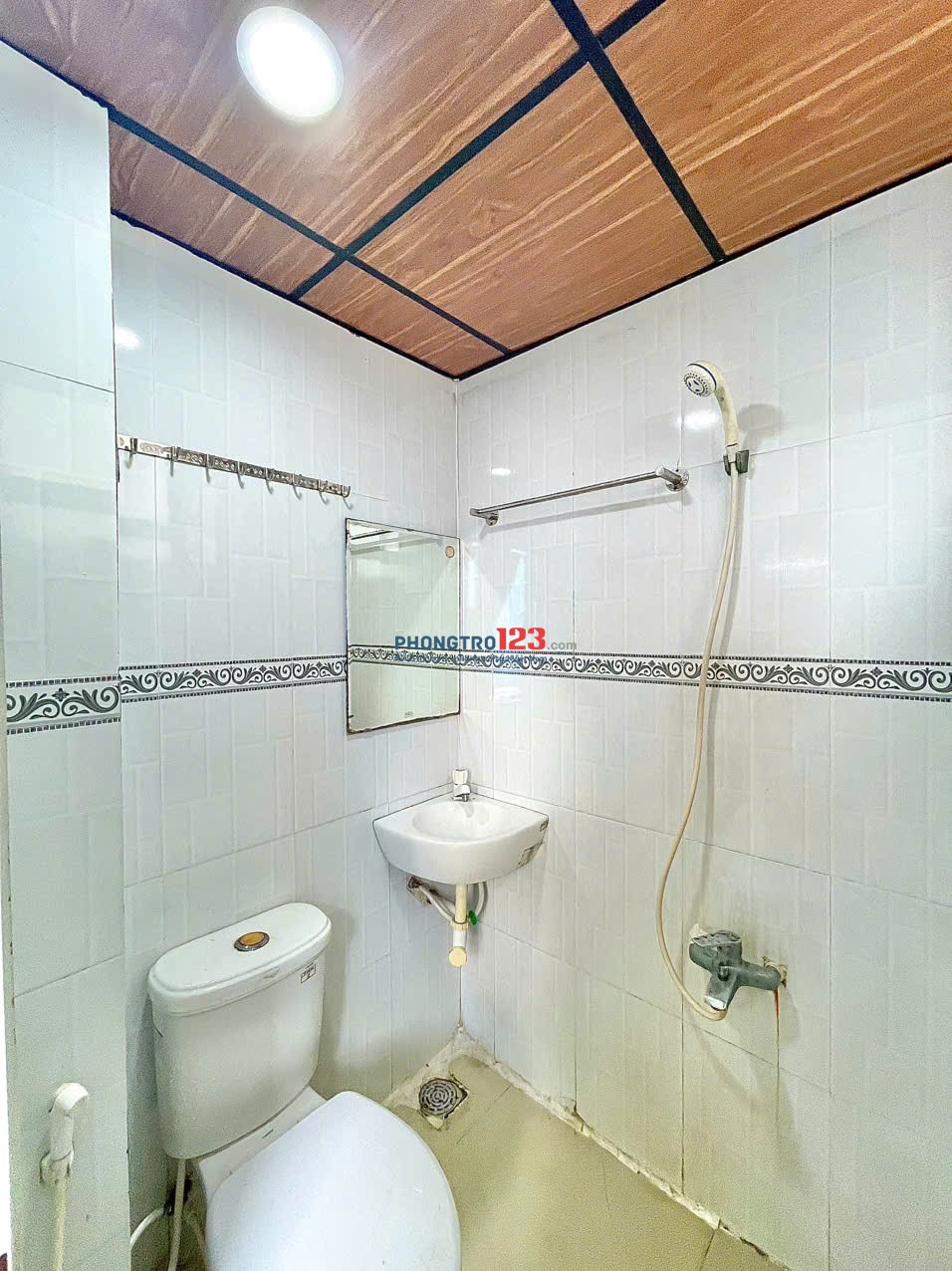 PHÒNG MỚI THOÁNG MÁT, TIỆN NGHI, ĐỐI DIỆN ETOWN CỘNG HOÀ TÂN BÌNH
