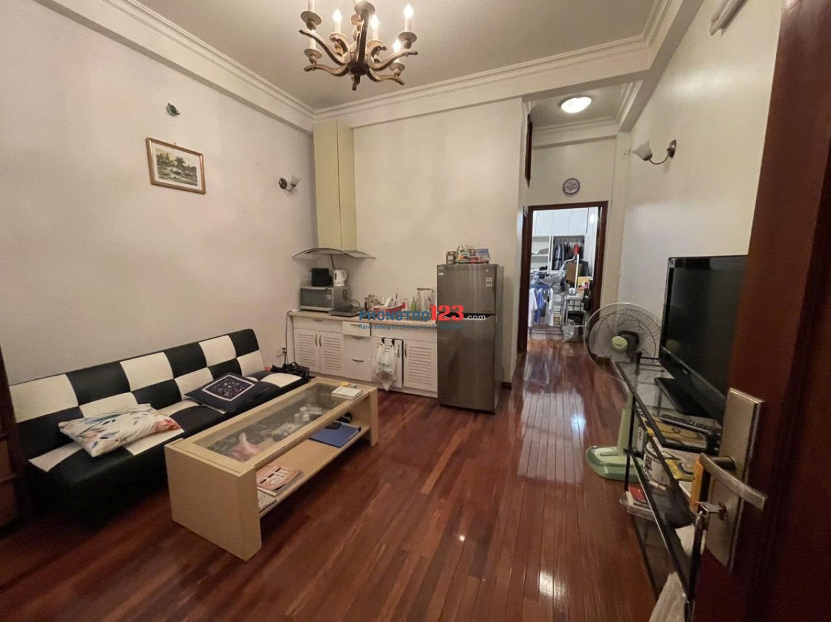 Căn hộ ccmn đủ đồ số 7 phố lò đúc gần hàn thuyên dt45m2 giá 8tr