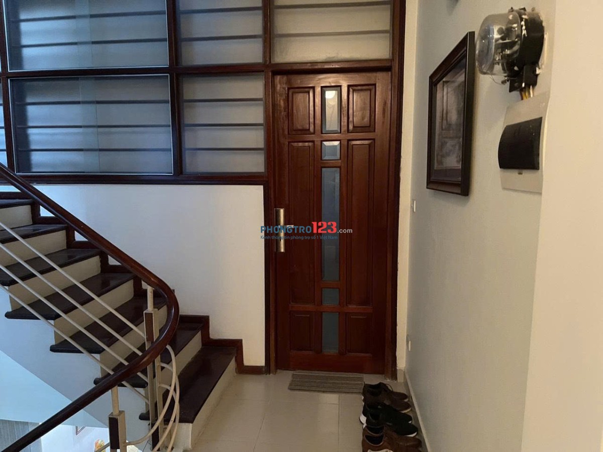 Căn hộ ccmn đủ đồ số 7 phố lò đúc gần hàn thuyên dt45m2 giá 8tr