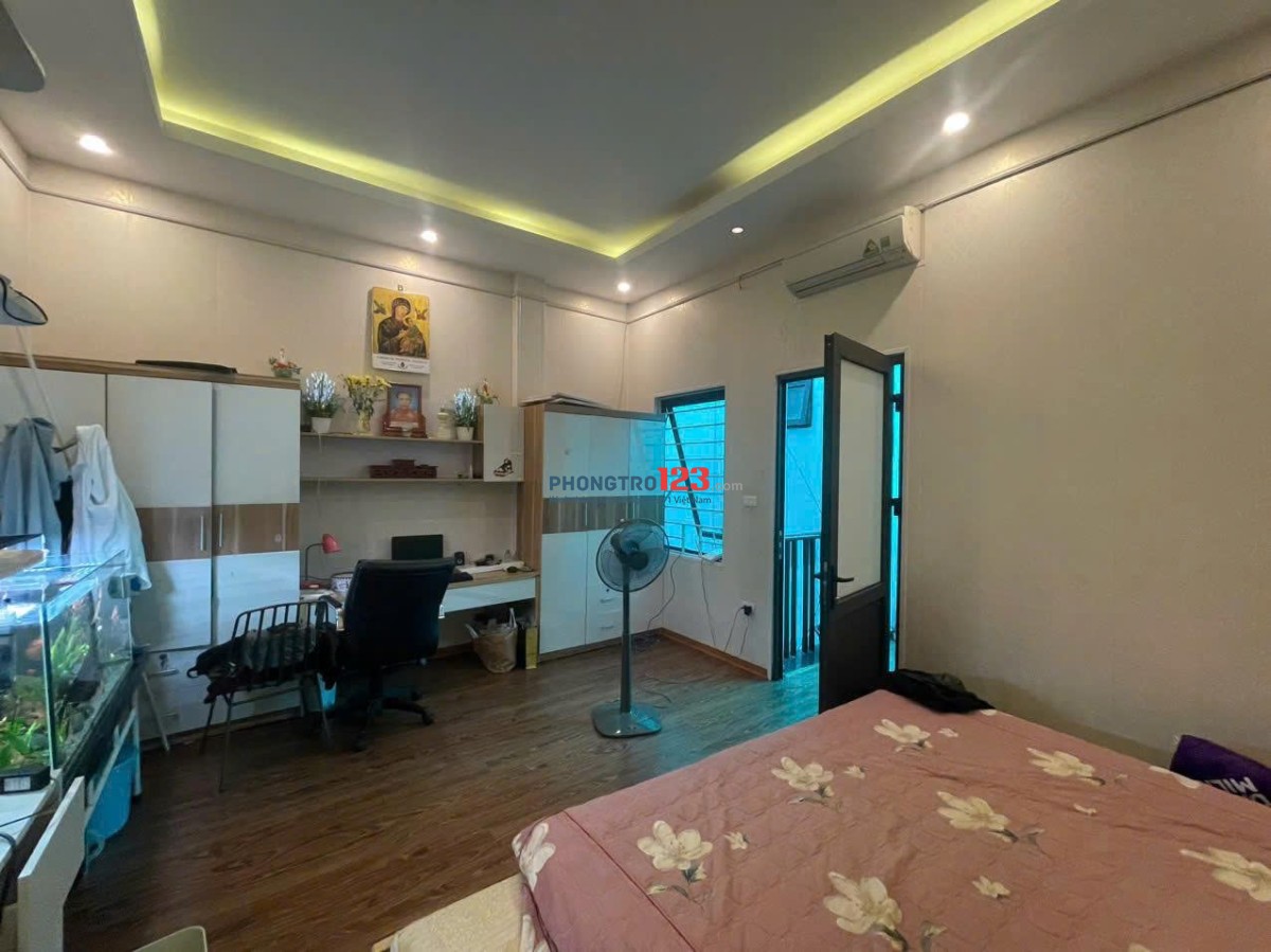 Nhà riêng ngõ 120 phố định công gần giải phóng dt70m2x4t giá 23tr