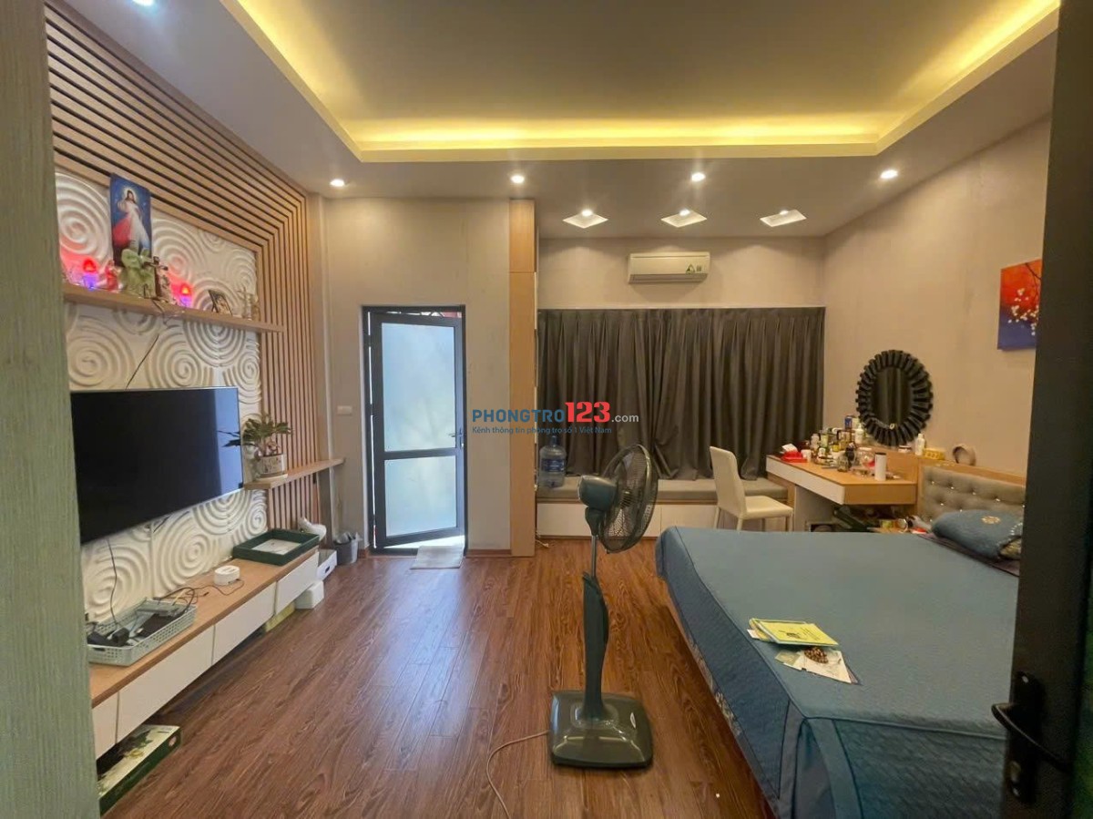 Nhà riêng ngõ 120 phố định công gần giải phóng dt70m2x4t giá 23tr