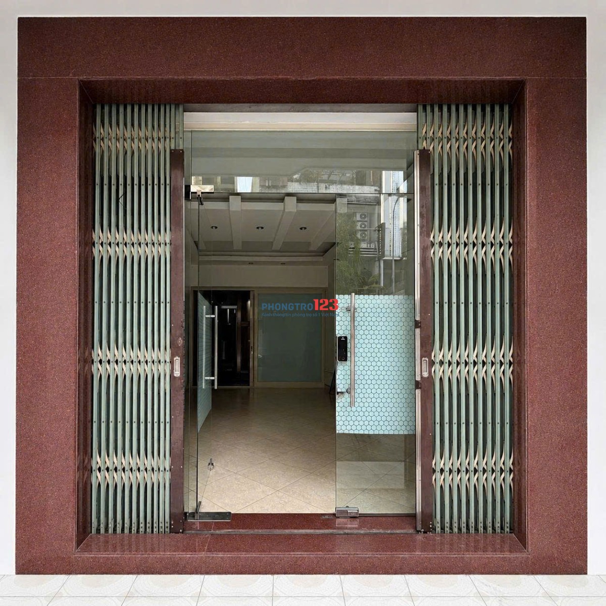 Cho thuê rẻ mặt bằng 4 x 18m 1 trệt 1 lầu Võ Văn Tần thang máy Q3 TP.HCM