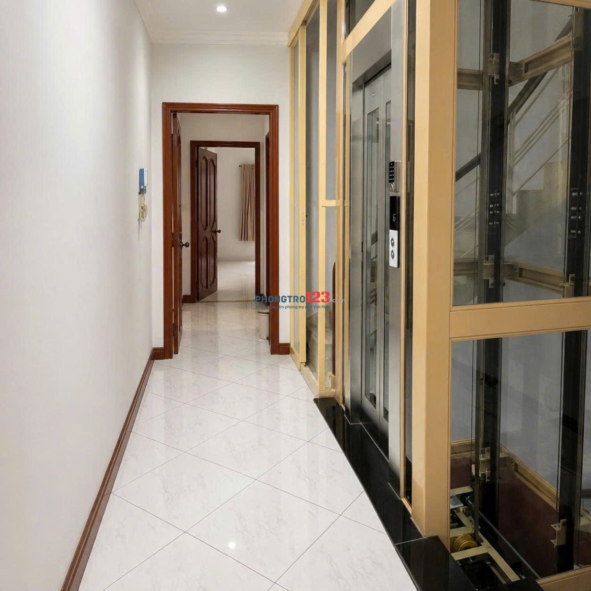 Cho thuê rẻ mặt bằng 4 x 18m 1 trệt 1 lầu Võ Văn Tần thang máy Q3 TP.HCM