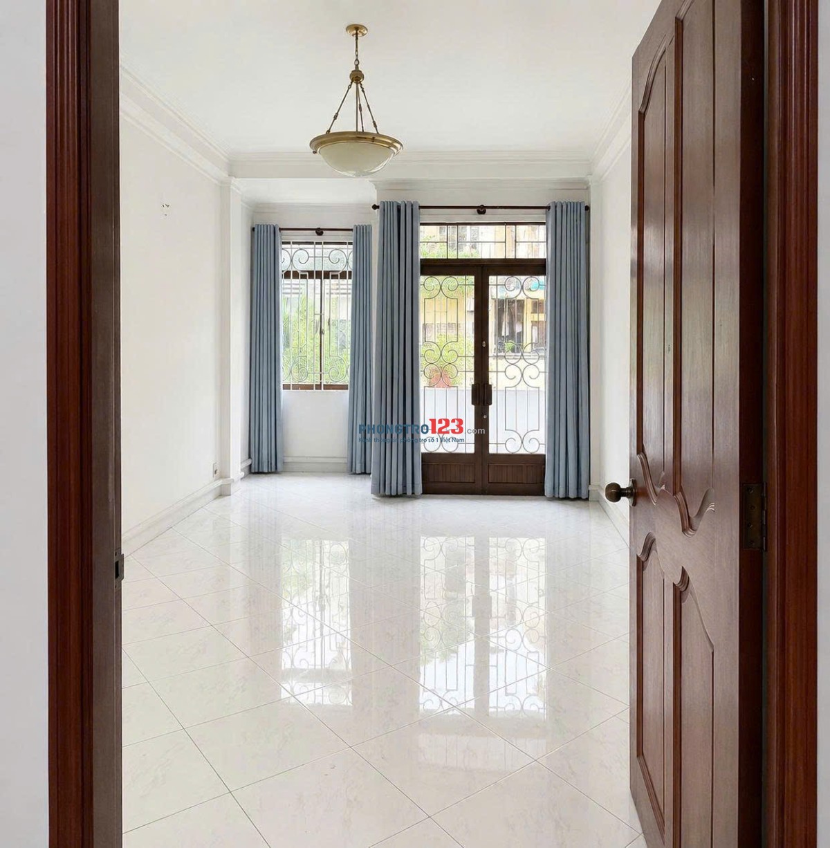 Cho thuê rẻ mặt bằng 4 x 18m 1 trệt 1 lầu Võ Văn Tần thang máy Q3 TP.HCM