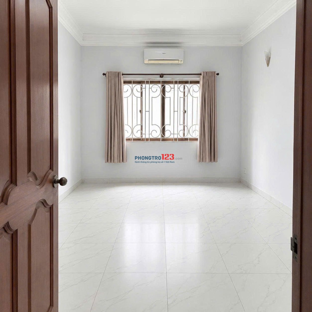 Cho thuê rẻ mặt bằng 4 x 18m 1 trệt 1 lầu Võ Văn Tần thang máy Q3 TP.HCM