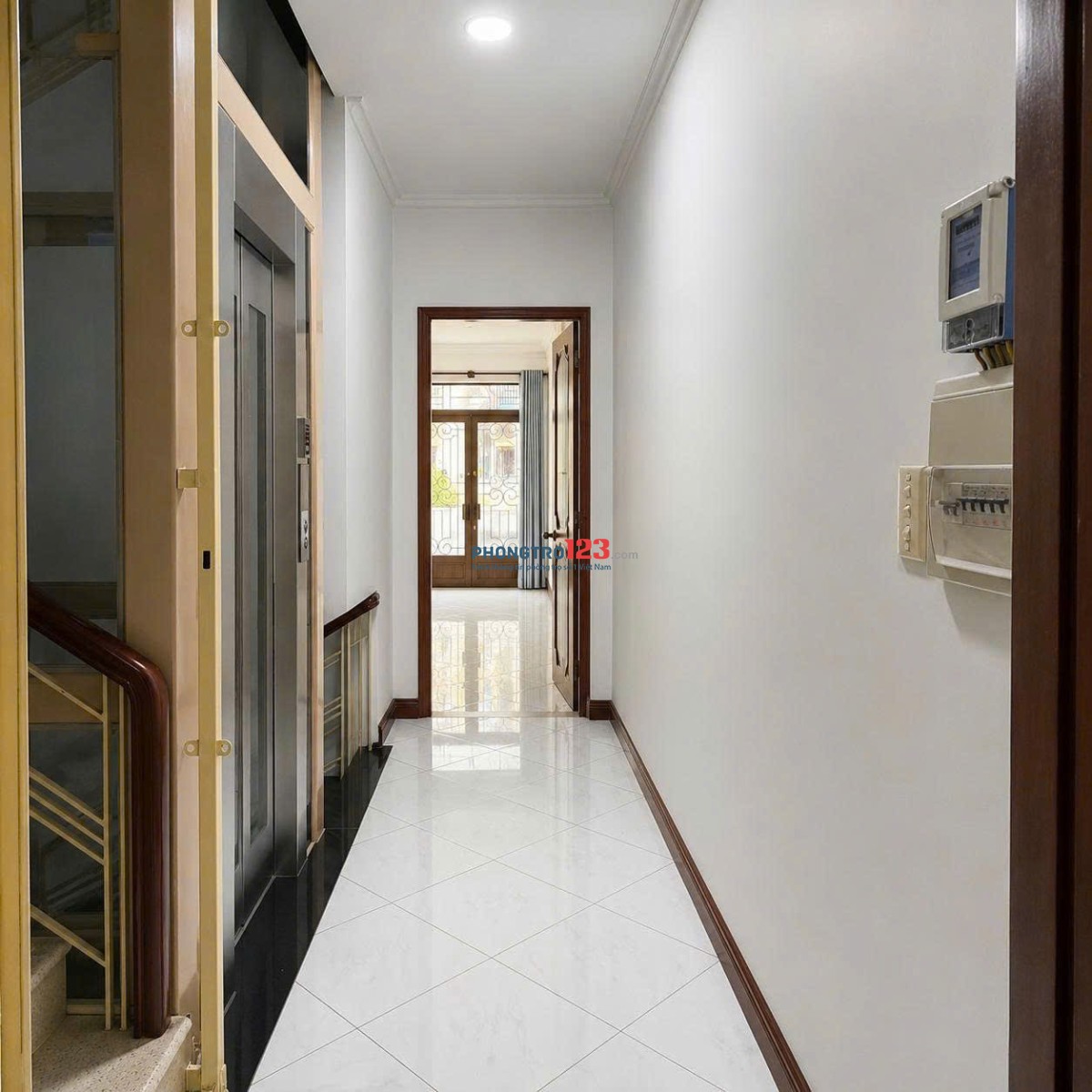Cho thuê rẻ mặt bằng 4 x 18m 1 trệt 1 lầu Võ Văn Tần thang máy Q3 TP.HCM