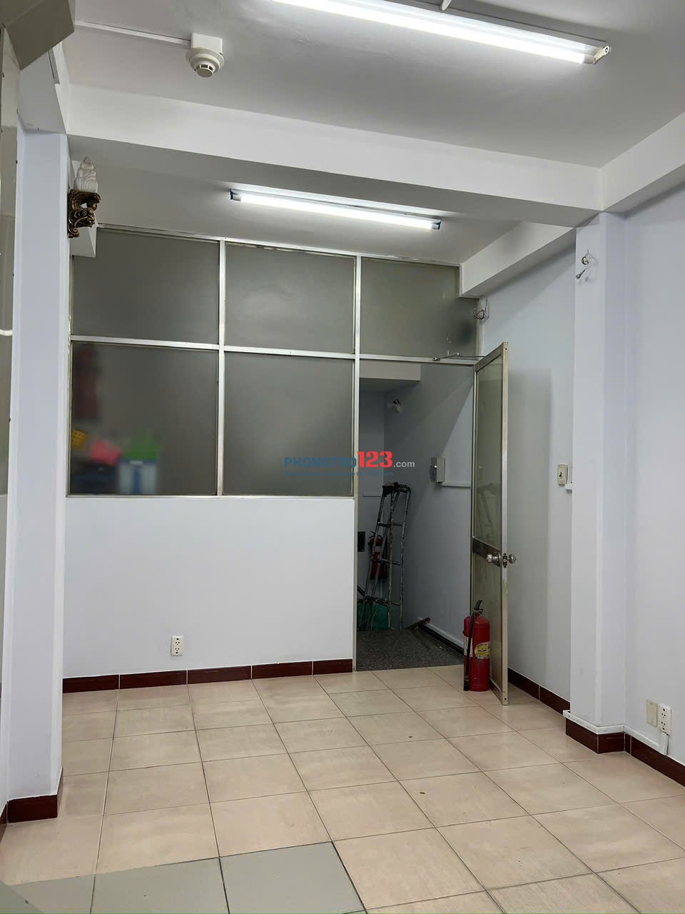 Phòng trọ ngay trung tâm Q3, 20m2, khu an ninh, mặt tiền cư xá Đô Thành