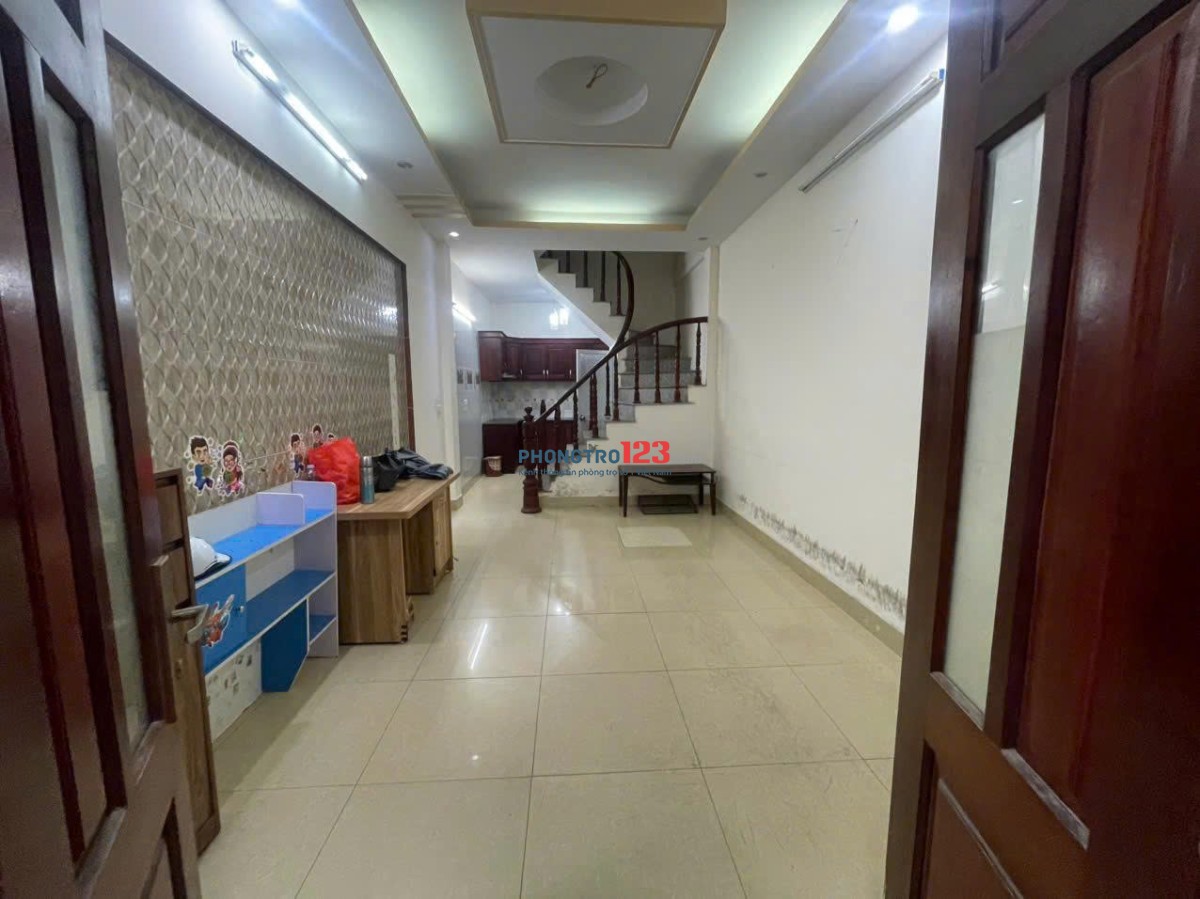 Nhà riêng ngõ 259 vĩnh hưng dt35m2x5t giá 11tr