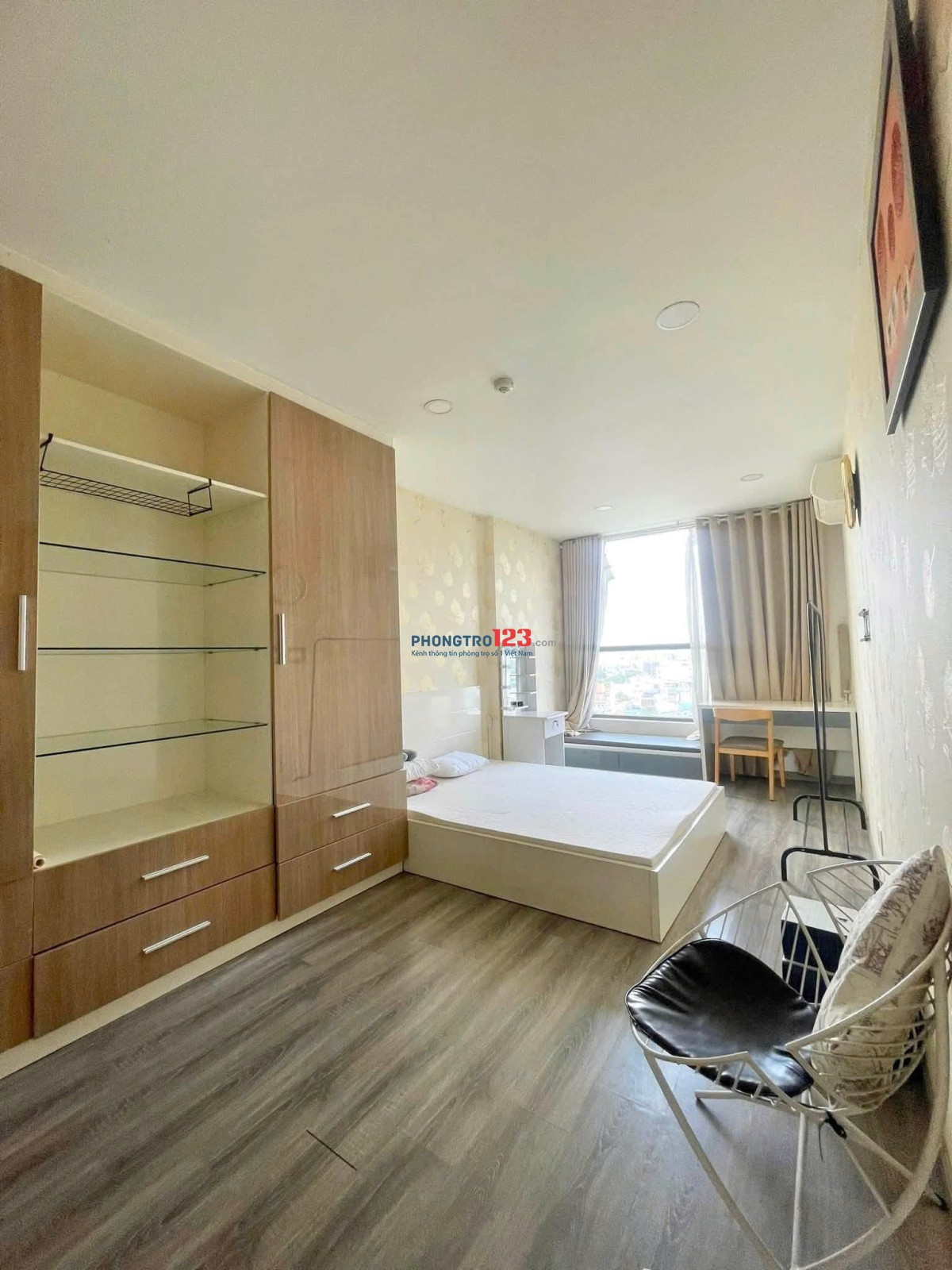 C/c Cao Cấp Resgreen Tower 3PN giá 15.5 tr/th 89m2 có sẵn nội thất