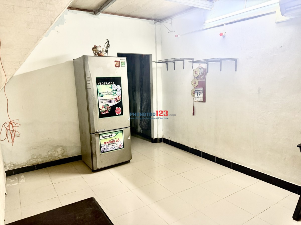 Cho thuê phòng giá rẻ, full nội thất ngay 870 Lạc Long Quân