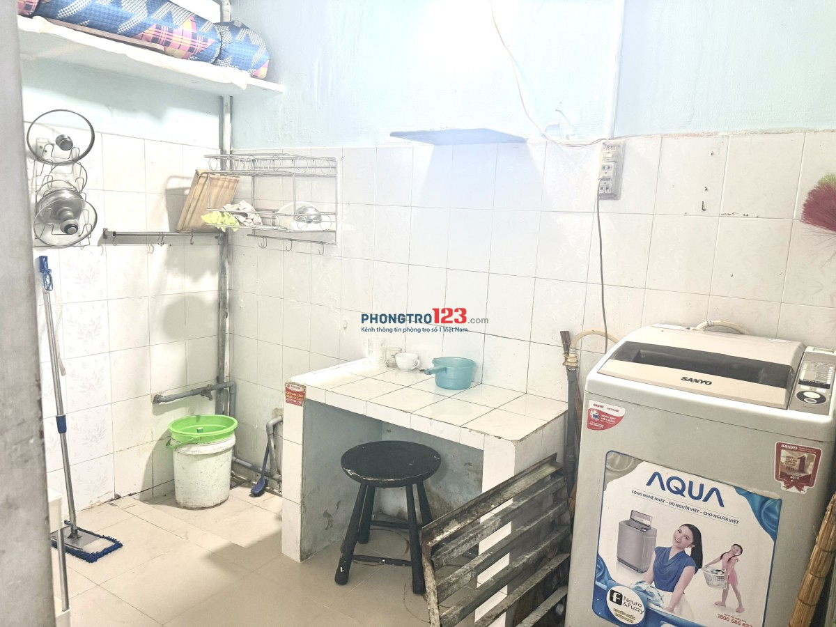Cho thuê phòng giá rẻ, full nội thất ngay 870 Lạc Long Quân