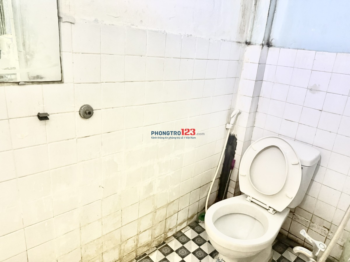 Cho thuê phòng giá rẻ, full nội thất ngay 870 Lạc Long Quân
