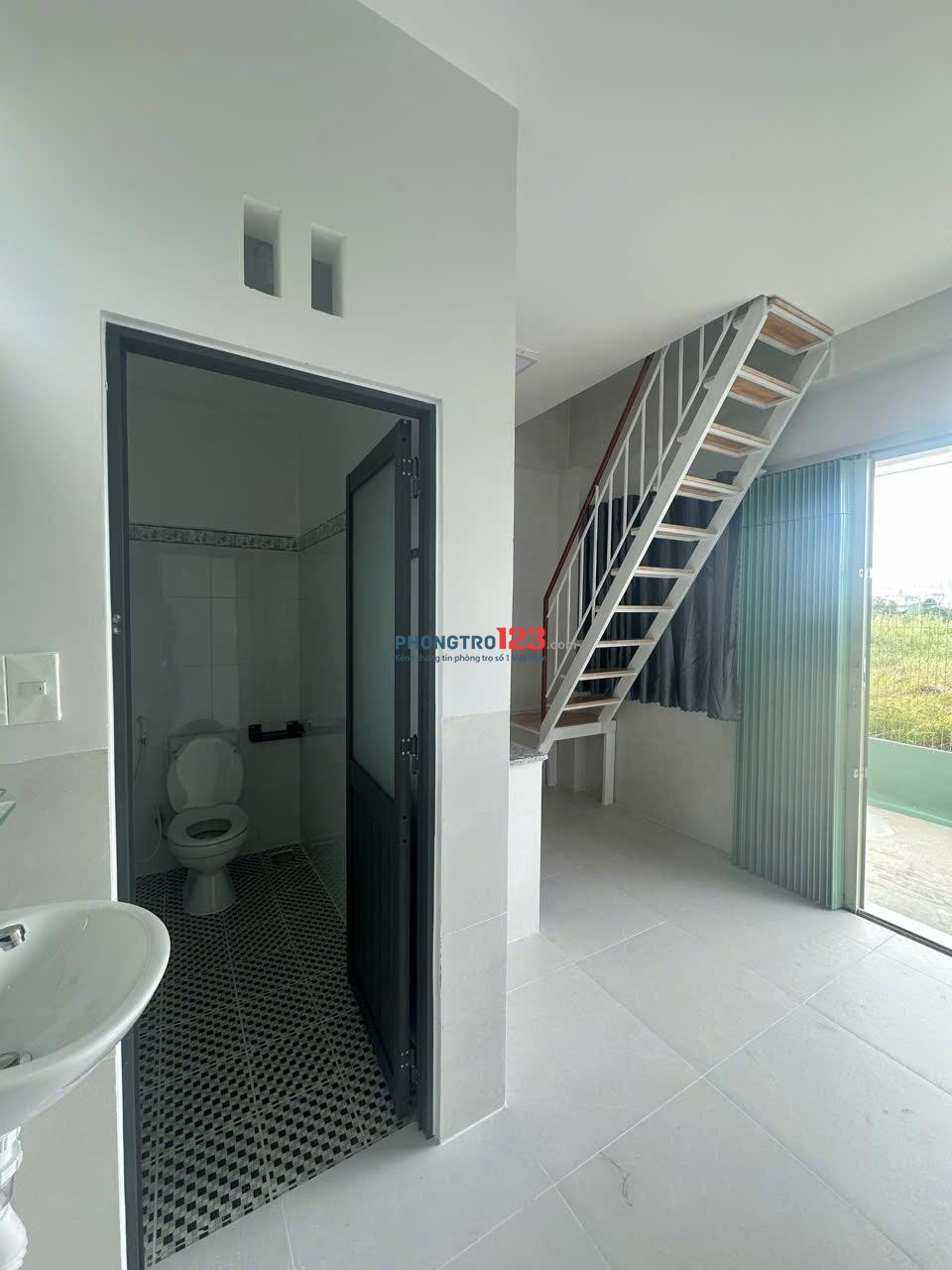 Kiot 1 trệt-1 lầu Full nội thất gần KDC Tân Đô