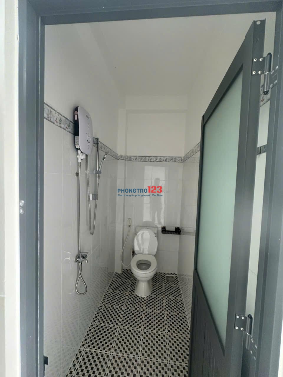 Kiot 1 trệt-1 lầu Full nội thất gần KDC Tân Đô