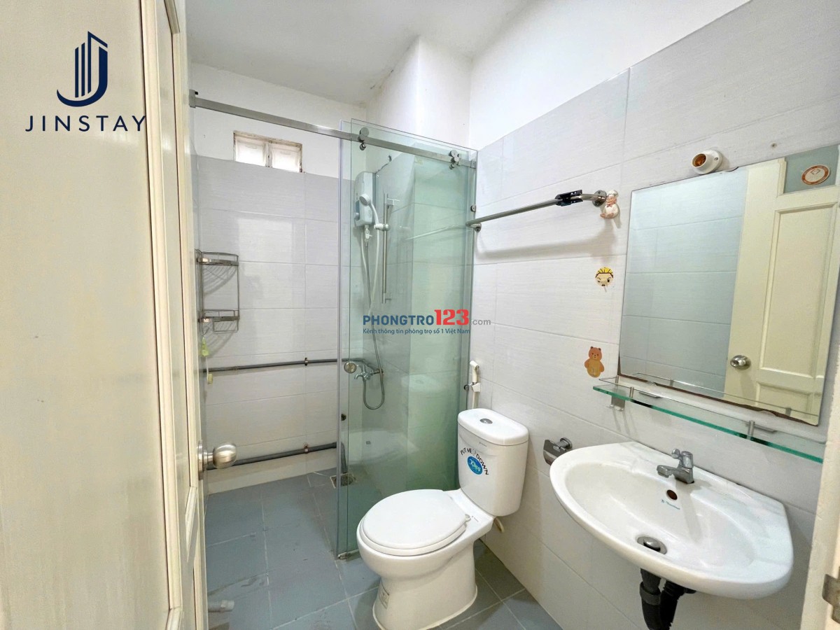 Cho thuê phòng ban công lớn thoáng, máy giặt riêng, bếp xa giường Nguyễn Văn Đậu gần uef hutech hiu