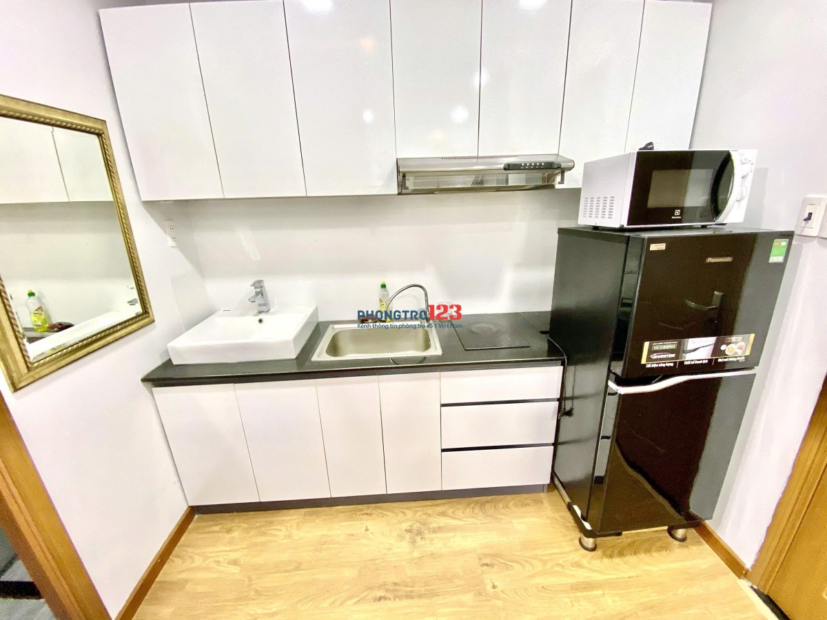 Cho thuê phòng tách bếp, cửa sổ lớn, full nội thất cao cấp, khu bếp riêng nguyễn cửu vân sát hutech