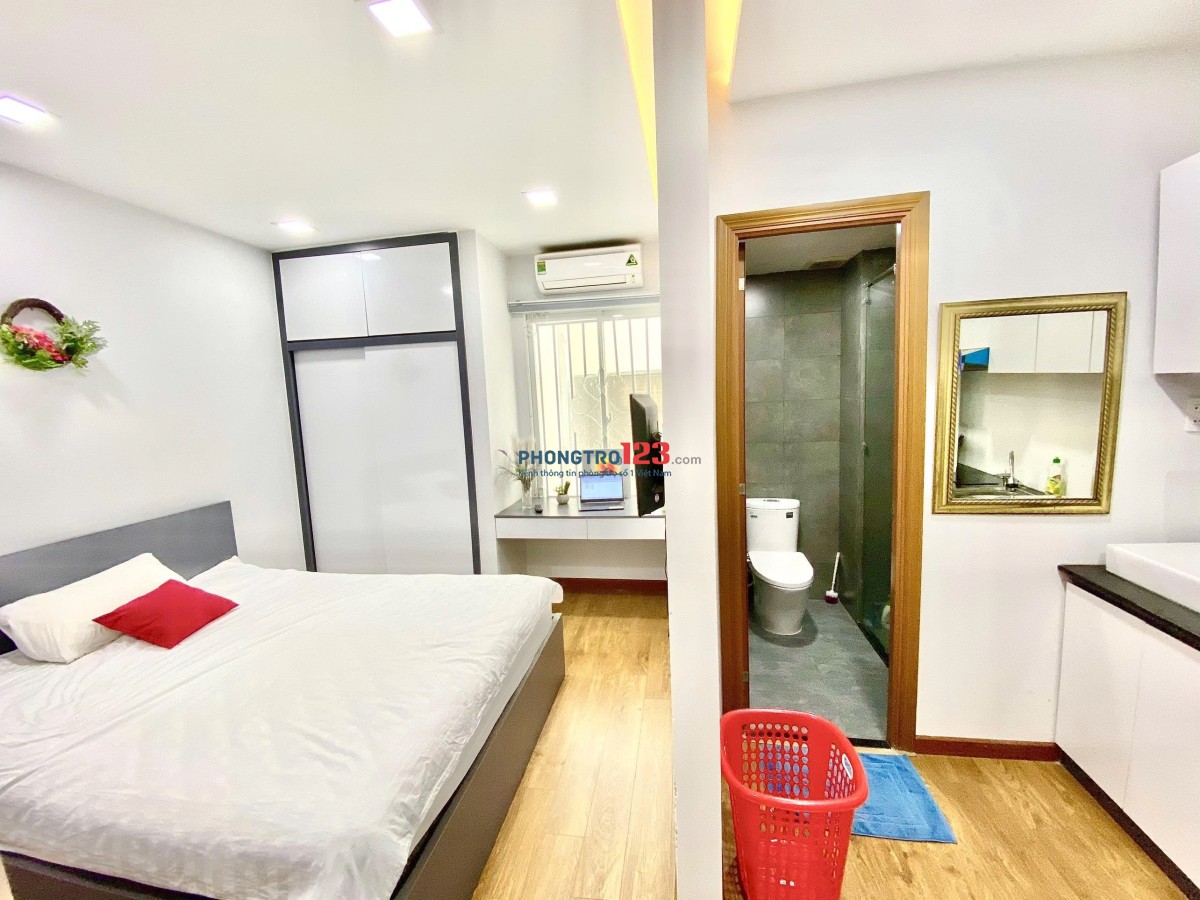 Cho thuê phòng tách bếp, cửa sổ lớn, full nội thất cao cấp, khu bếp riêng nguyễn cửu vân sát hutech
