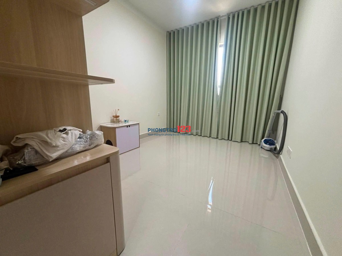 Cho thuê C/c Bàu Cát 2 thang máy 2PN Full nội thất giá 11 tr/th nhà trống sẵn.