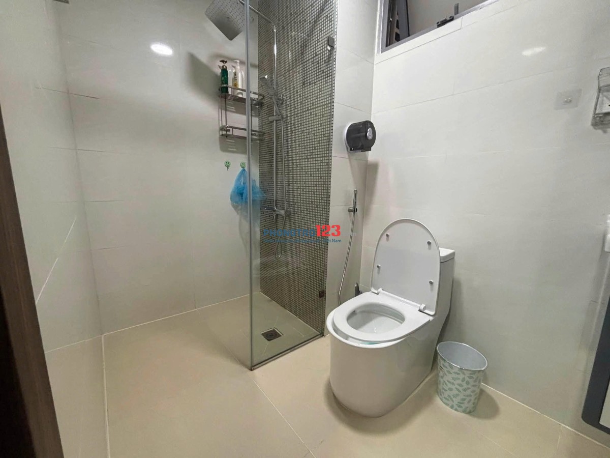 Cho thuê C/c Bàu Cát 2 thang máy 2PN Full nội thất giá 11 tr/th nhà trống sẵn.
