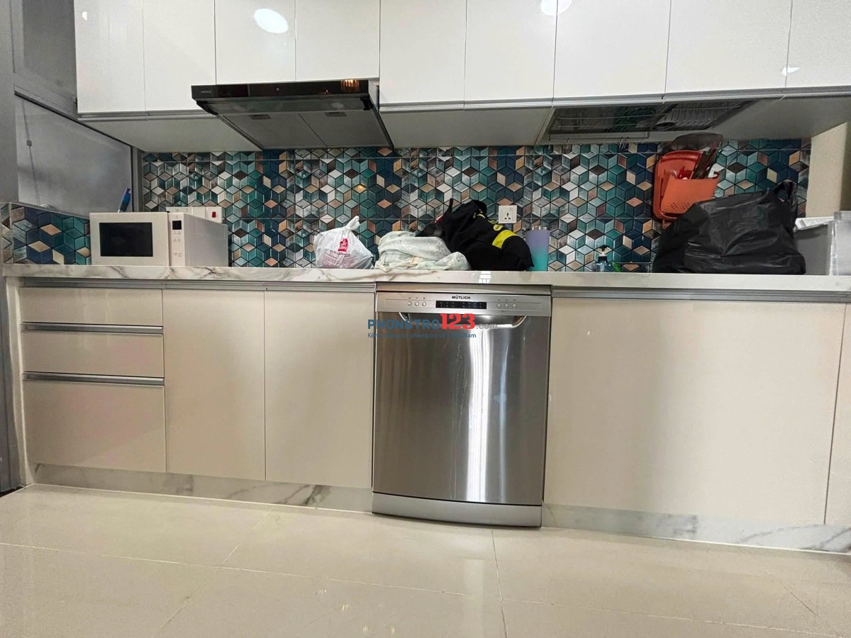 Cho thuê C/c Bàu Cát 2 thang máy 2PN Full nội thất giá 11 tr/th nhà trống sẵn.