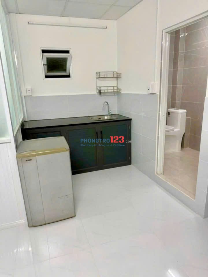 CHO THUÊ PHÒNG MỚI - FULL NỘI THẤT - BAN CÔNG THOÁNG MÁT - GẦN CHỢ BÀ CHIỂU