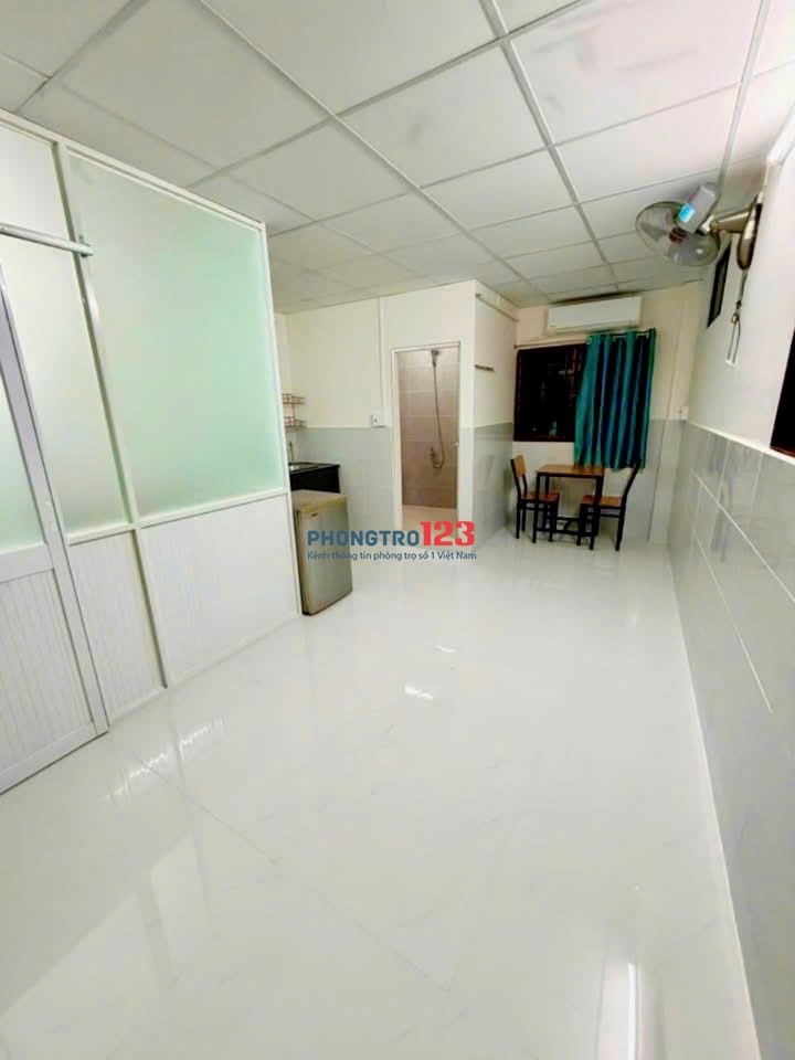 CHO THUÊ PHÒNG MỚI - FULL NỘI THẤT - BAN CÔNG THOÁNG MÁT - GẦN CHỢ BÀ CHIỂU