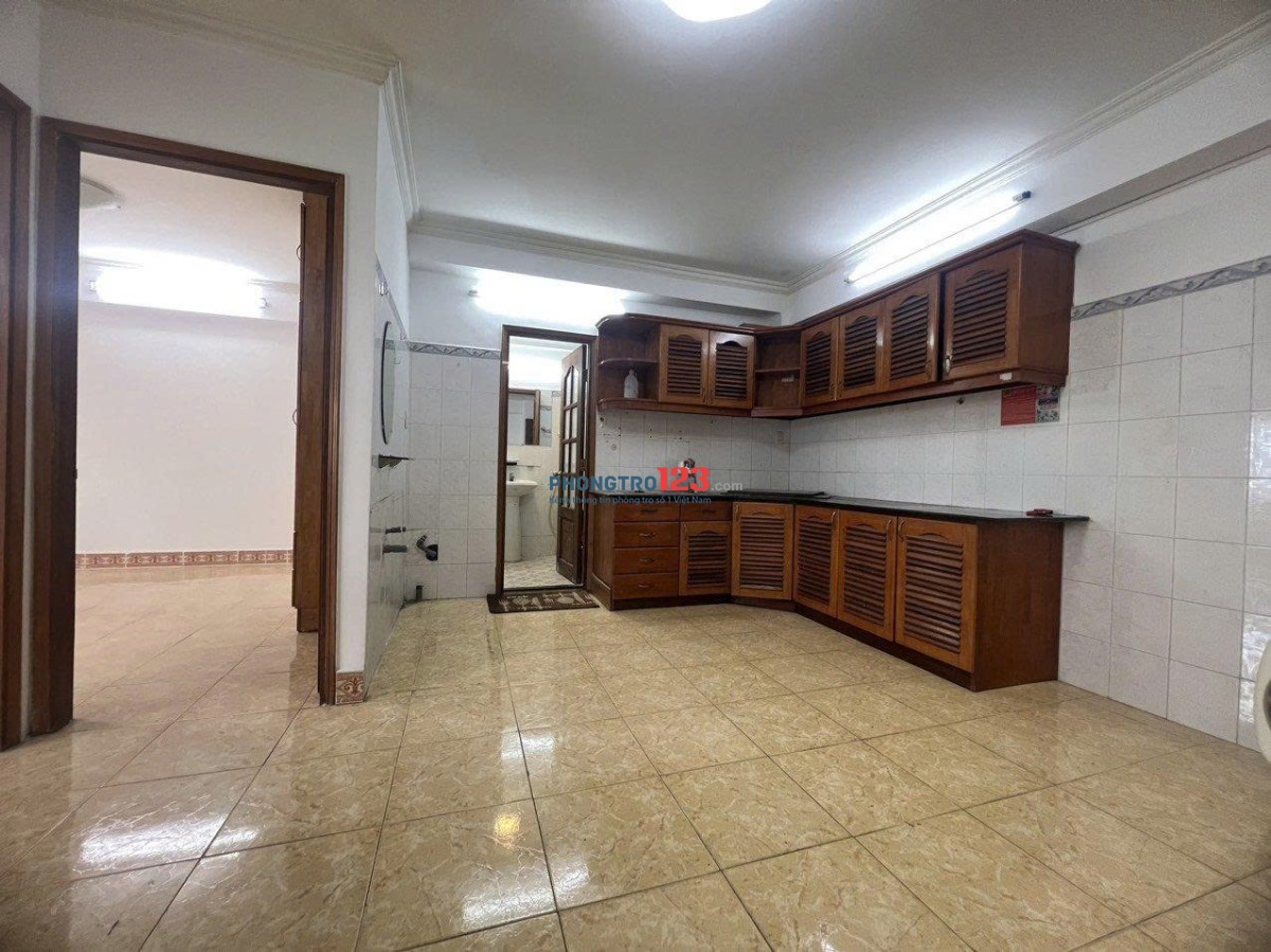 Chung cư Đặng Văn Ngữ 83m2, 2p ngủ, không nội thất, giá 11,5tr/tháng