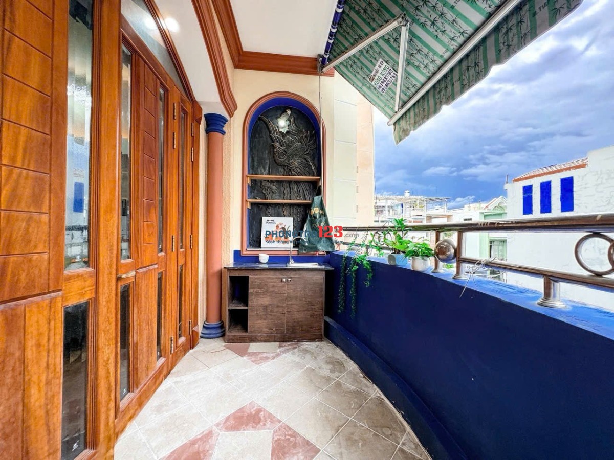 CHO THUÊ CĂN HỘ FULL NỘI THẤT, TÁCH BẾP, CÓ BAN CÔNG VÀ THANG MÁY, Ở NGAY