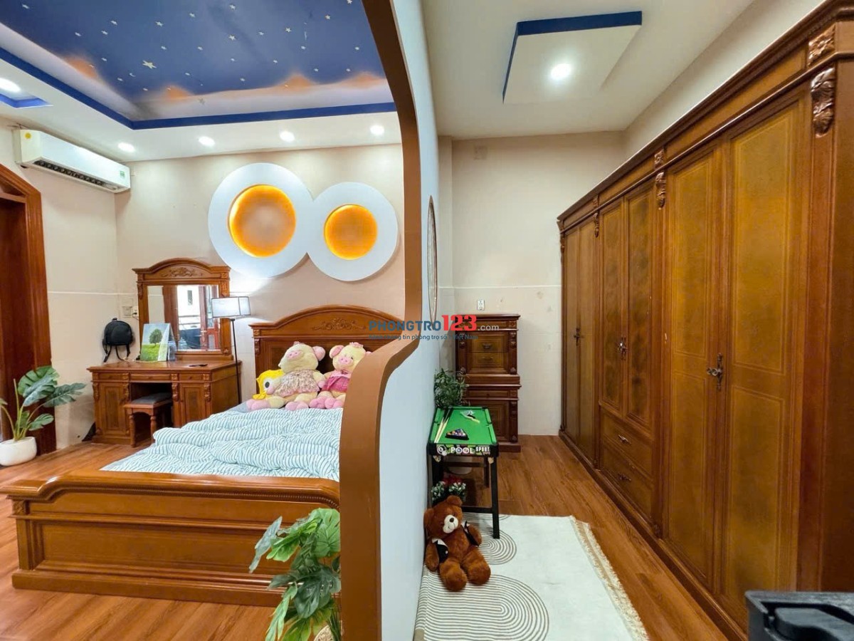 CHO THUÊ CĂN HỘ FULL NỘI THẤT, TÁCH BẾP, CÓ BAN CÔNG VÀ THANG MÁY, Ở NGAY