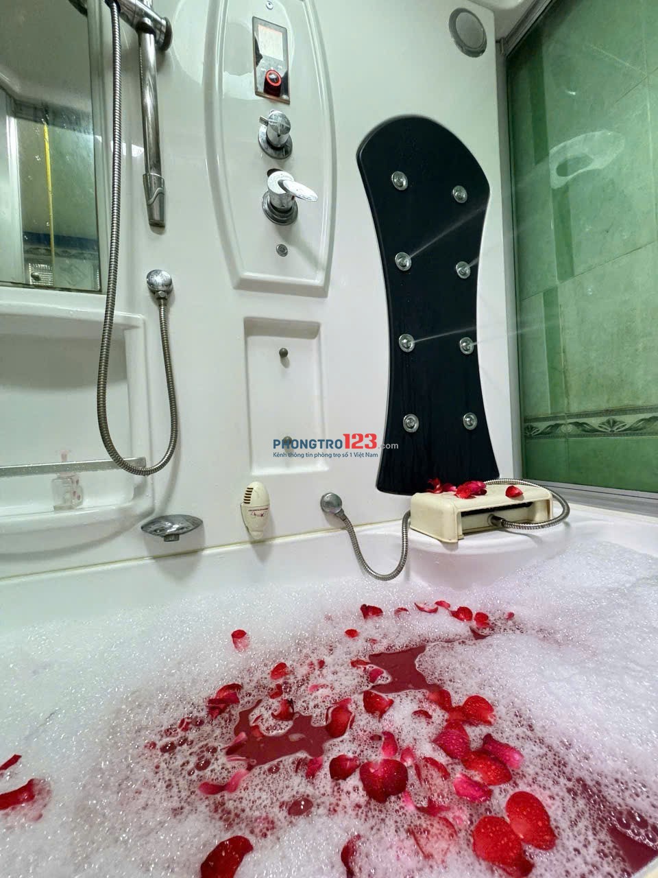 CHO THUÊ CĂN HỘ FULL NỘI THẤT, TÁCH BẾP, CÓ BAN CÔNG VÀ THANG MÁY, Ở NGAY