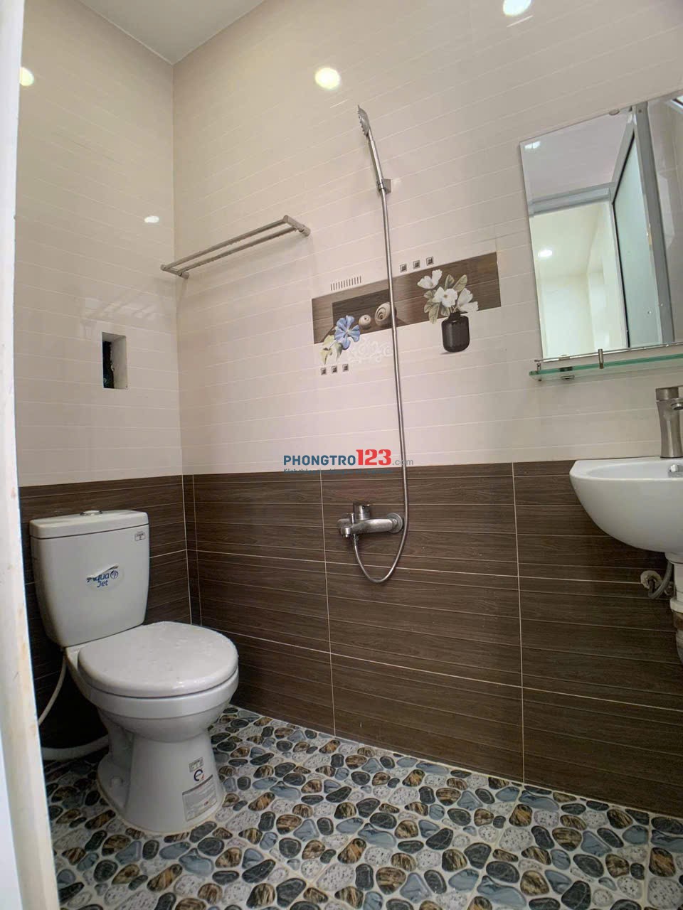  GIẢM NGAY 500K KHI THUÊ PHÒNG BAN CÔNG - NƠ TRANG LONG - BÌNH THẠNH