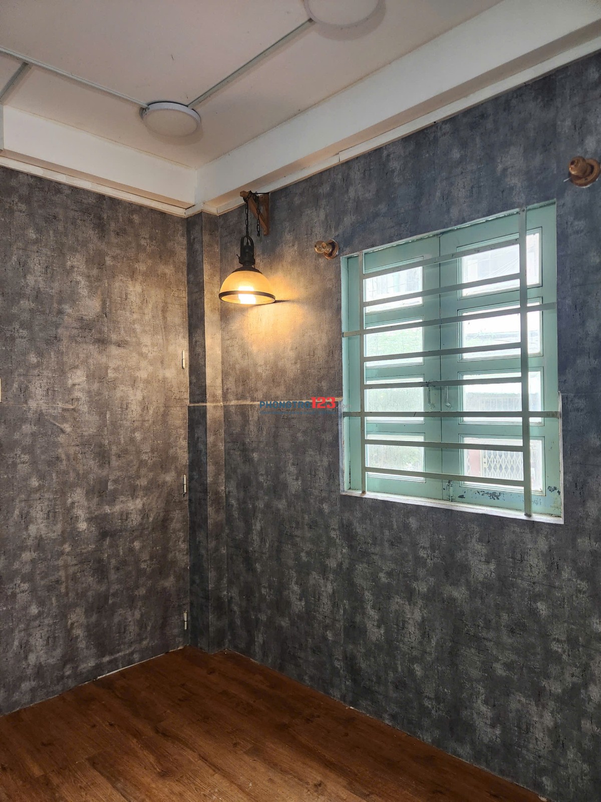 CHO THUÊ PHÒNG NHÀ 860/6 Đường Hưng Phú, Q8 có cửa sổ lớn
