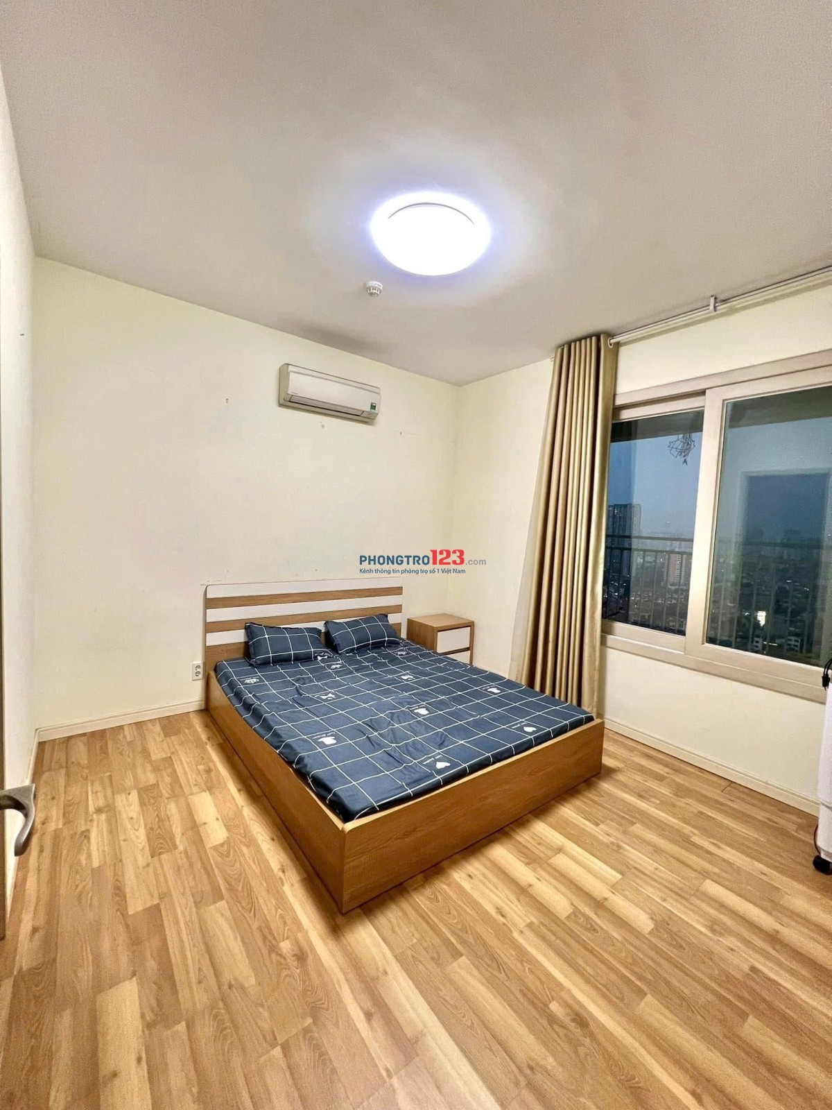 Cho thuê chung cư Tân Hương Tower - 2PN, có ban công giá chỉ 10tr/tháng
