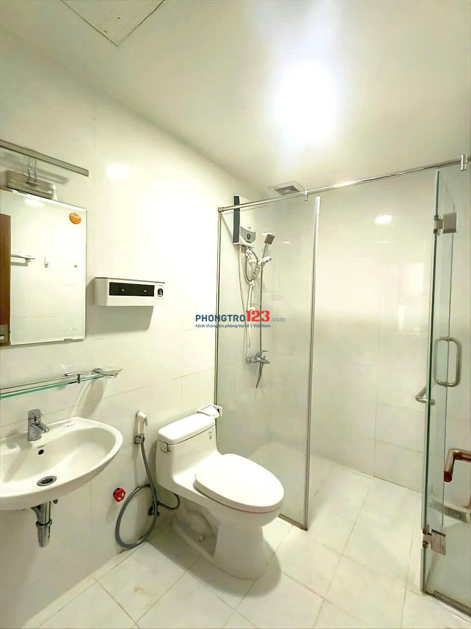 Chung cư Lạc Long Quân- Quận 11, 3PN Full nội thất căn góc giá 13 triệu/th