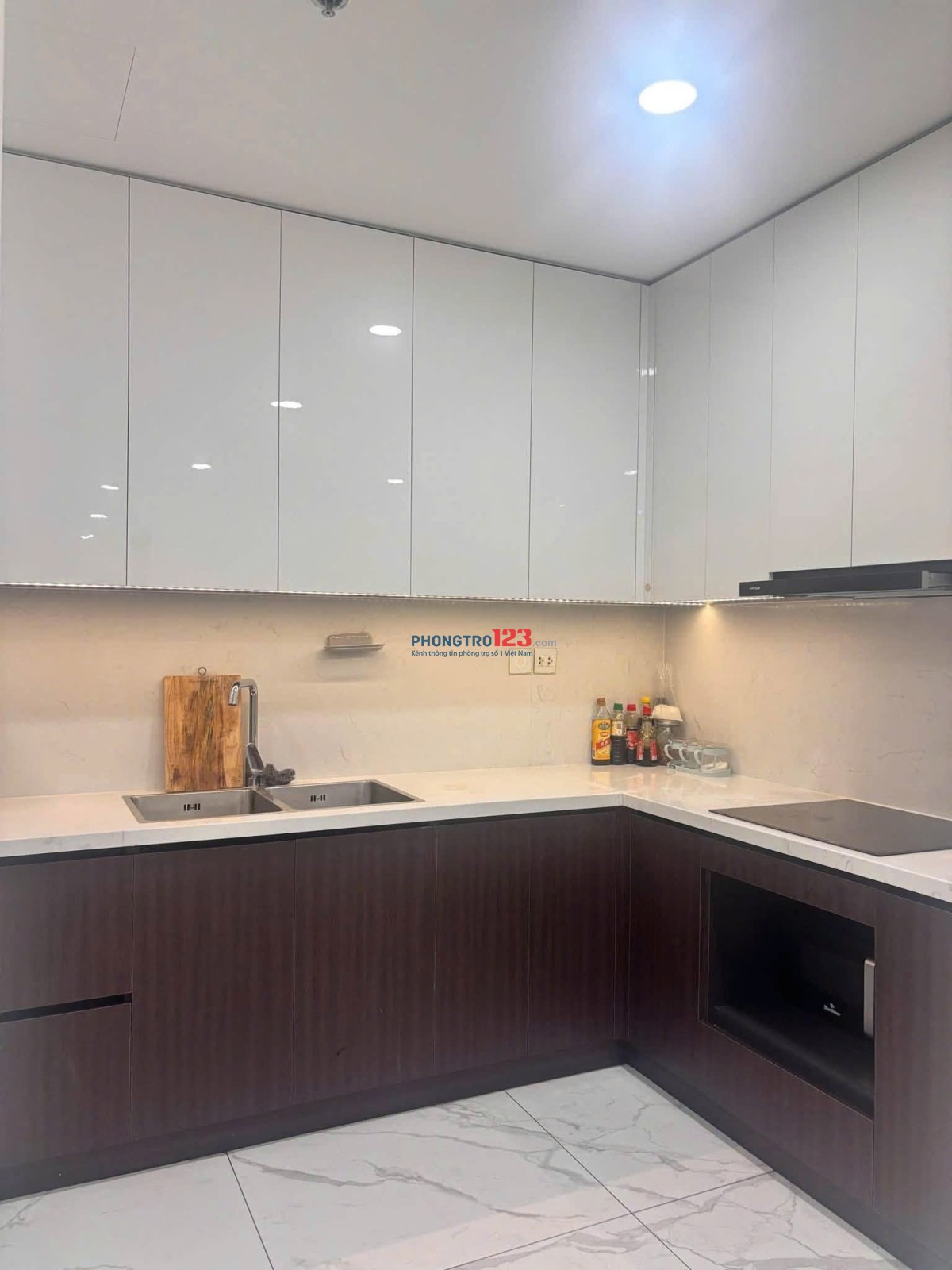 Cho thuê C/c Central Plaza- Phạm Văn Hai 2PN FULL nội thất giá 13 triệu/th nhà trống sẵn