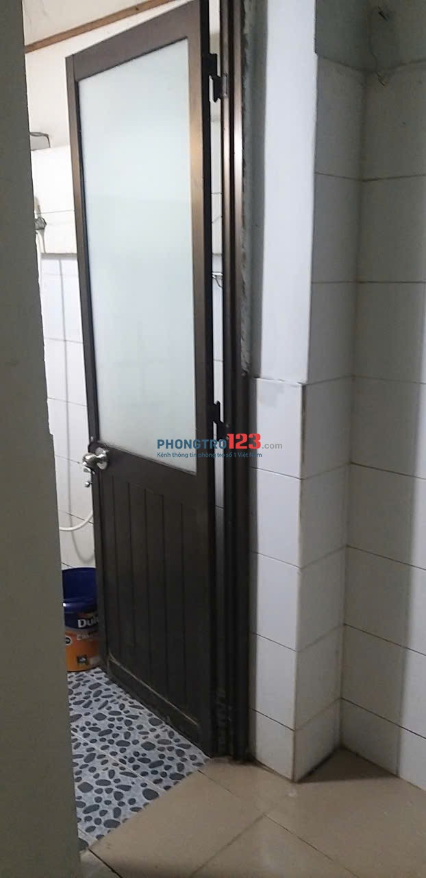 Còn trống 2 phòng, vào ở ngay, khu vực an ninh, hẻm xe hơi