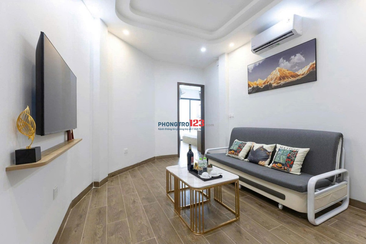 Căn Hộ Mặt Phố Lạc Long Quân Đi Bộ Ra Hồ Tây Rộng Rãi 40m2 6tr - Full Đồ, Full Tiện Ích Vào Ở Luôn